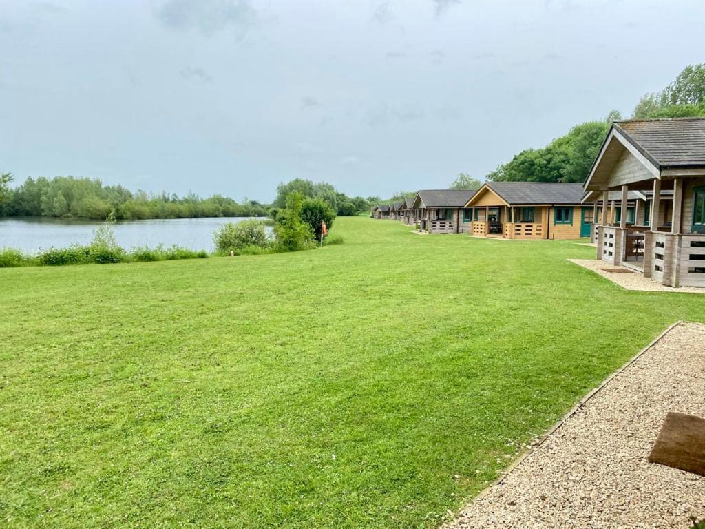 Tufty Lodge, Lake Pochard Lodge 9 South Cerney Luaran gambar
